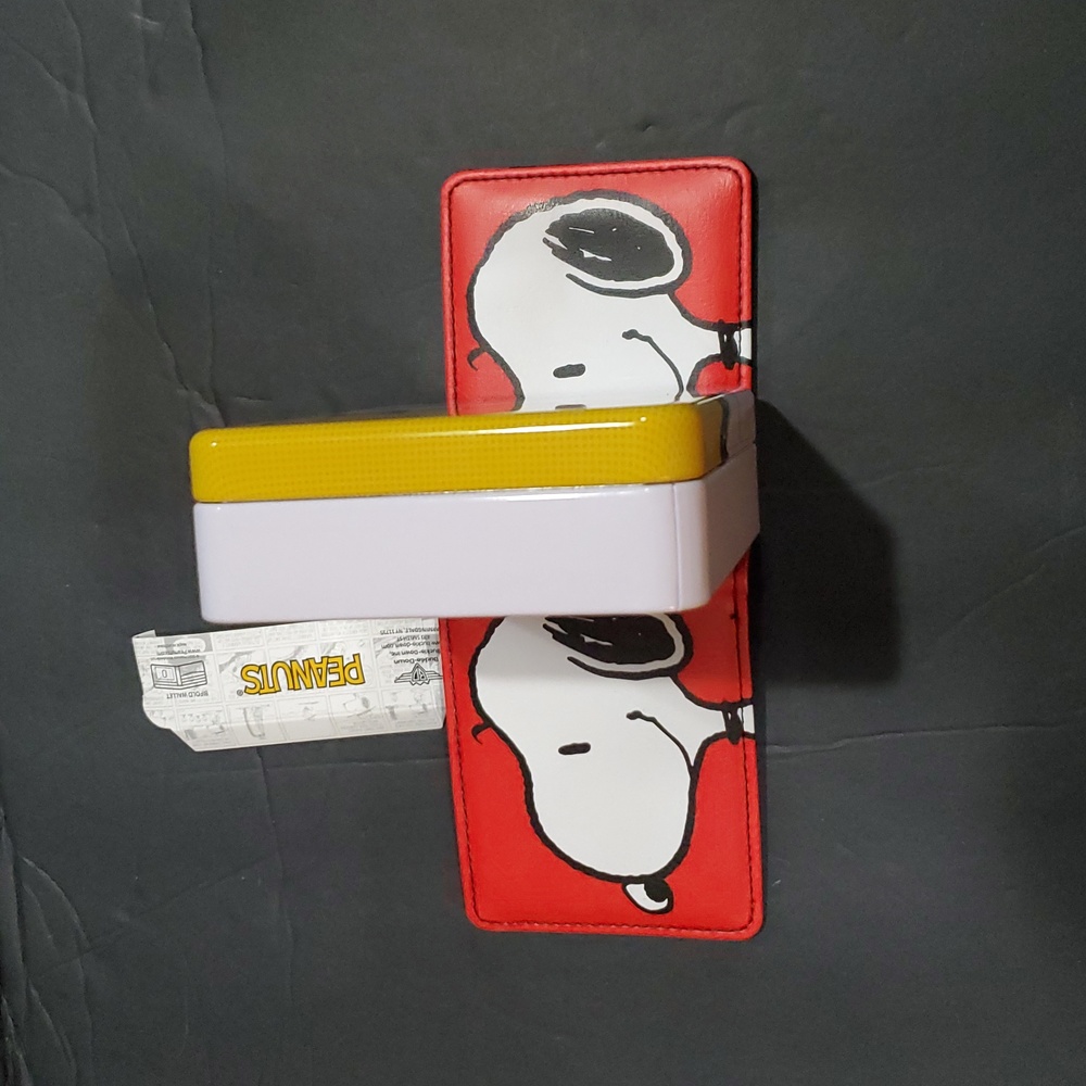 Peanuts Snoopy red oversized Snoopy printed bi-fold wallet in peanuts tin case - Picture 5 of 8